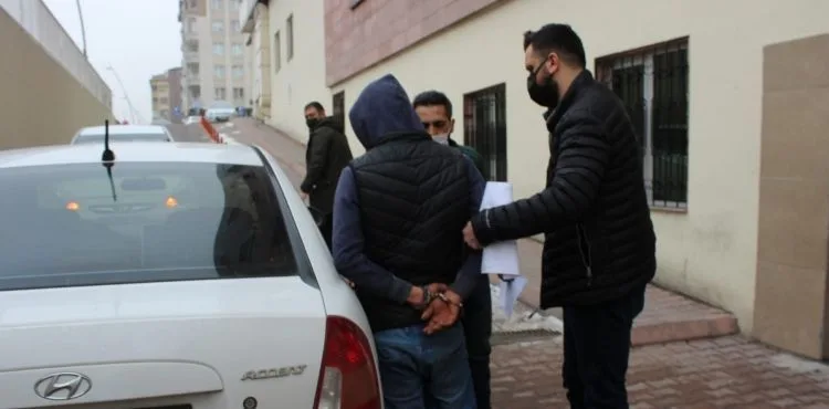 Kablo hırsızı suçüstü yakalandı