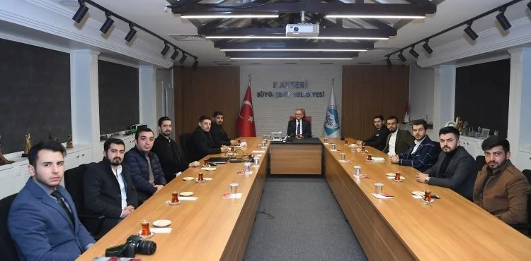 BAŞKAN BÜYÜKKILIÇ’A, GENÇ SANAYİCİLERDEN TEŞEKKÜR PLAKETİ
