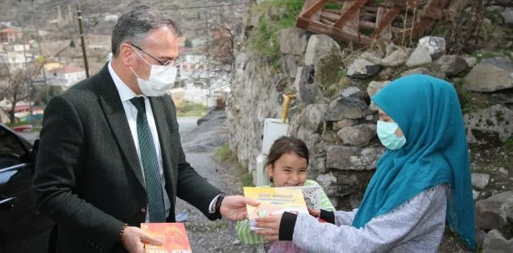 BAŞKAN ÖZDOĞAN GÖNÜLLERE DOKUNUYOR