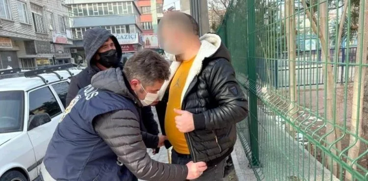 Aranan 2 şahıs yakalandı