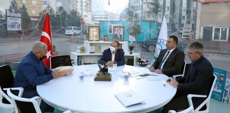 ‘ŞEFFAF ODA’DA YÜZLER GÜLÜYOR