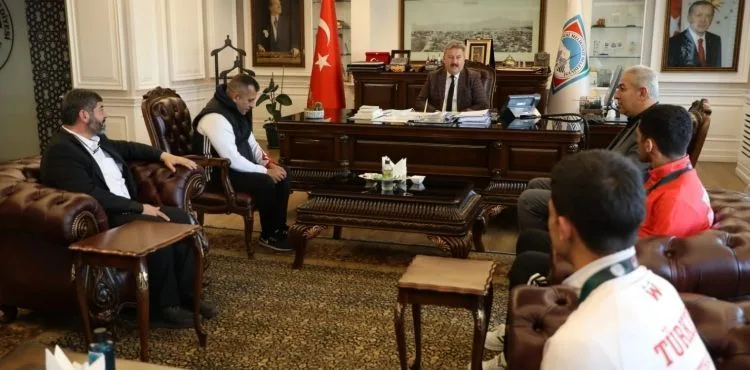 Başkan Dr. Mustafa Palancıoğlu: “MELİKGAZİ MUAYTHAİ TAKIMIMIZIN BAŞARISINDAN GURUR DUYDUK”