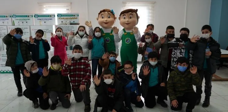 MELİKGAZİ’DE “SIFIR ATIK MASKOTLARI” ÇOCUKLARI EĞİTİYOR
