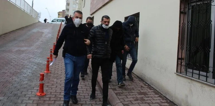 Uyuşturucu şüphelisi 5 kişi adliyede