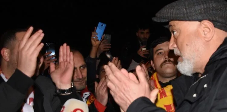 Kayserispor taraftarı Trabzon dönüşü takımı tezahüratlarla karşılaştı