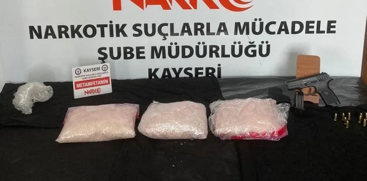 Durdurulan araçtan 4 kilo uyuşturucu madde çıktı