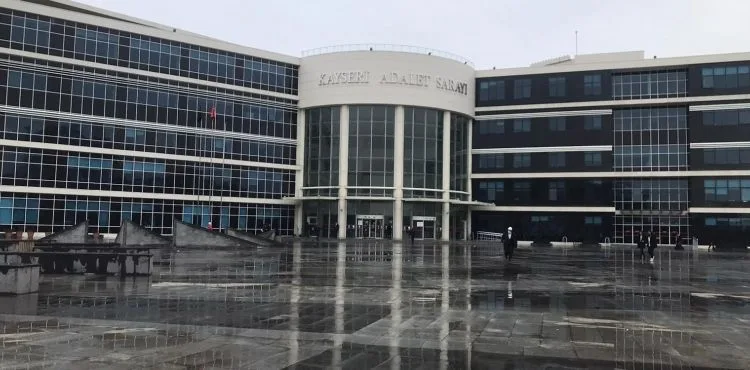 Kayseri'de internet dolandırıcılığı iddiasıyla 3 kişiye 6 yıl 9'ar ay hapis