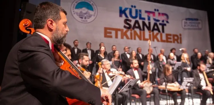 BÜYÜKŞEHİR, TÜRK SANAT MÜZİĞİ KONSERİ İLE VATANDAŞA MÜZİK ZİYAFETİ SUNDU