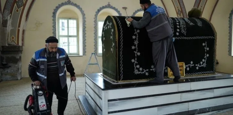 MELİKGAZİ'NİN TÜRBELERİNDE GÜL SUYU İLE GENEL TEMİZLİK YAPILDI