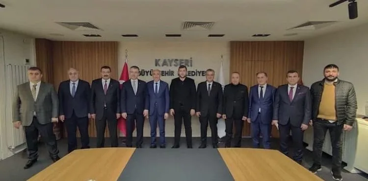 Siyasilerin hedefi oda seçimleri