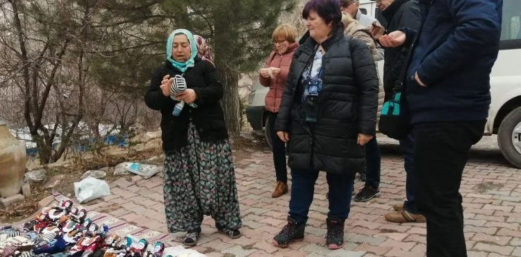 Soğanlı’da turizmcilerin yüzünü Alman turistler güldürdü