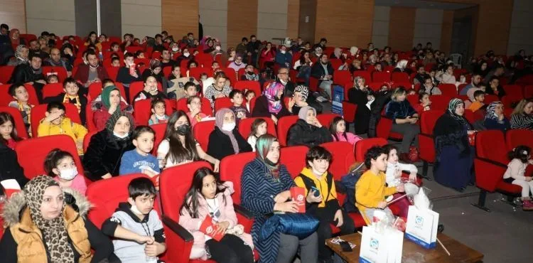 ÇOCUKLARDAN “KİTAP SİZDEN SİNEMA BİLETİ BİZDEN” KAMPANYASINA YOĞUN İLGİ