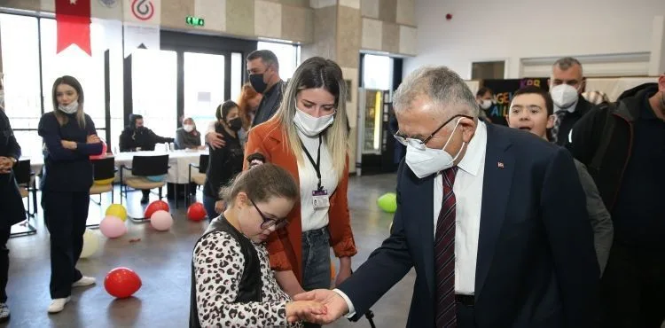 BAŞKAN BÜYÜKKILIÇ, DOWN SENDROMLU MİNİKLER İLE BULUŞTU