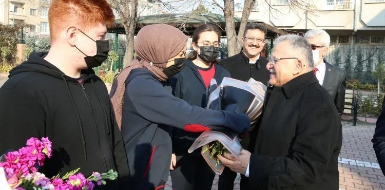 BAŞKAN BÜYÜKKILIÇ’A KARİYER GÜNLERİ’NDE ‘FOTOĞRAF’ SÜRPRİZİ
