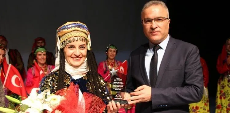 Öğretmenlerden halk oyunu şöleni