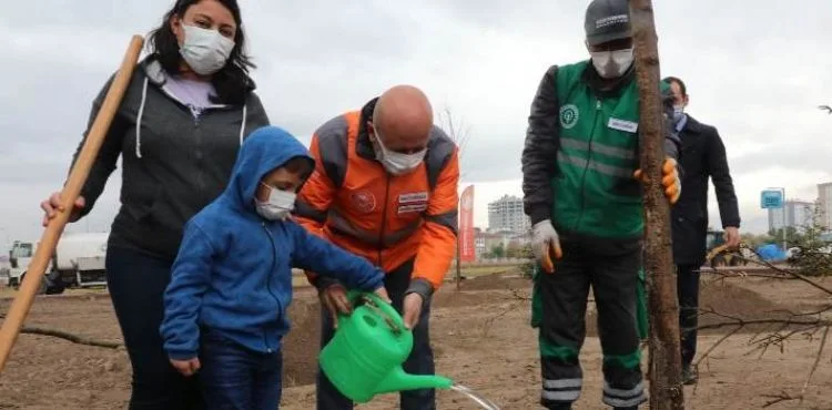 KOCASİNAN'DA YİNE HEDEF; 100 BİN AĞAÇ DİKMEK