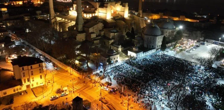 Ayasofya'da 88 yıl aranın ardından ilk teravih heyecanı