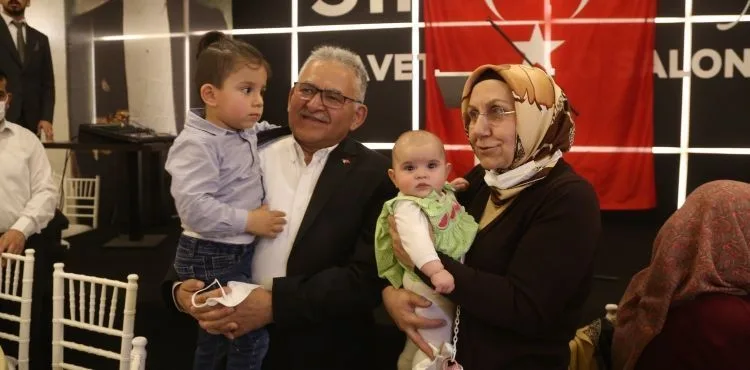 BAŞKAN BÜYÜKKILIÇ, EŞİ İLE BİRLİKTE ŞEHİT AİLELERİ, GAZİ VE YAKINLARIYLA BİR ARAYA GELDİ