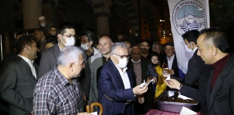 KAYSERİLİLER, BAŞKAN BÜYÜKKILIÇ’I BAĞRINA BASIYOR