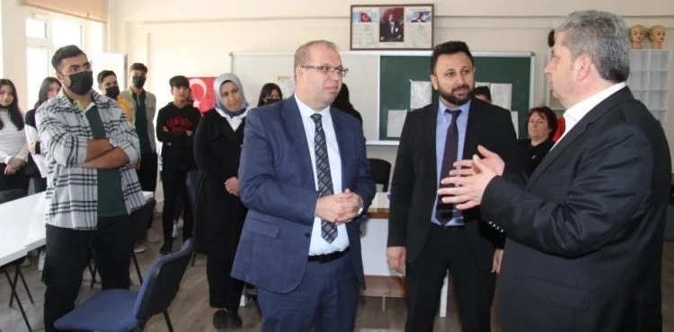 Bünyan protokolü öğrencileri ziyaret etti