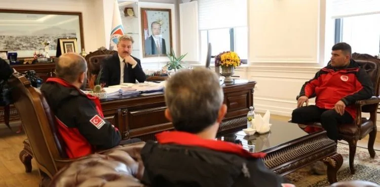 ANDA ARAMA KURTARMA EKİBİNDEN BAŞKAN PALANCIOĞLU’NA ZİYARET