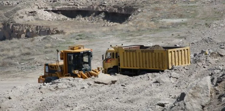 MELİKGAZİ YOL YAPIM ÇALIŞMALARINA YEŞİLYURT İLE BAŞLADI
