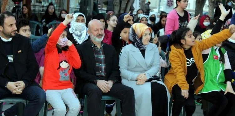 Başkan Çolakbayrakdar, iftarı yetim çocuklarla açtı