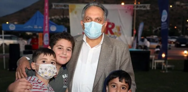 ‘BAŞKAN AMCA'DAN ÇOCUKLARA 23 NİSAN HEDİYESİ