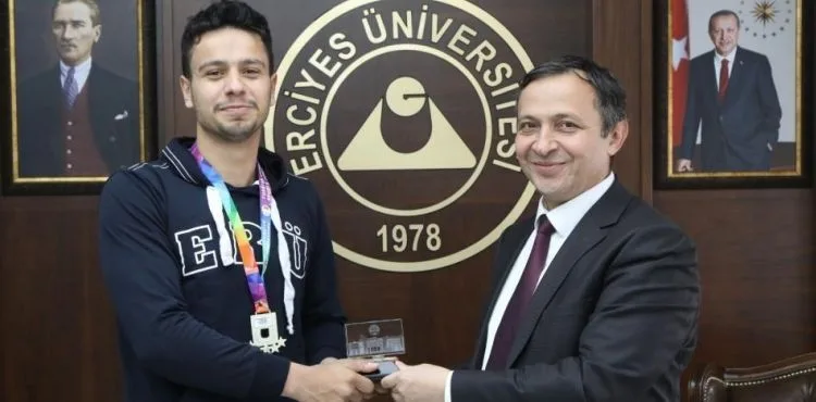 Şampiyon Basketbol Erkek Takımı Sporcularından Rektör Çalış’a ziyaret