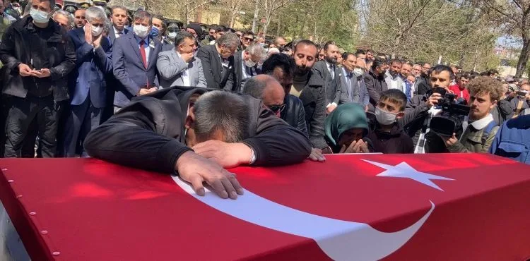 Şehit Ömer Delibaş gözyaşlarıyla toprağa verildi