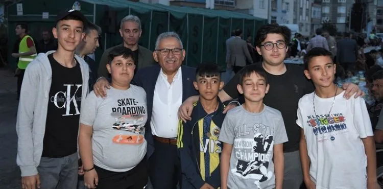 BAŞKAN BÜYÜKKILIÇ, KADİR GECESİ’NİN BEREKETİNİ VATANDAŞLARLA YAŞADI