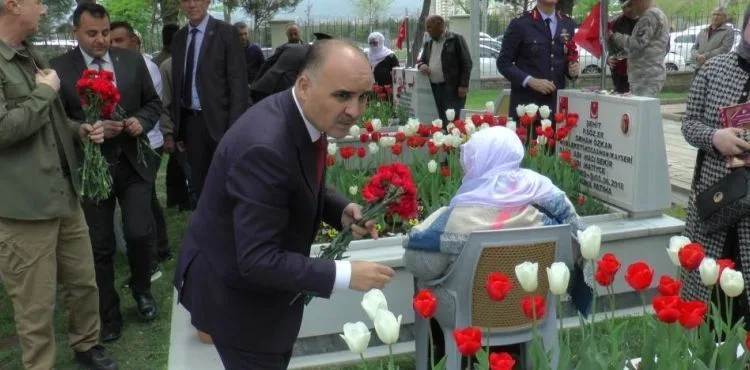 Kayseri protokolünden şehitliğe bayram ziyareti
