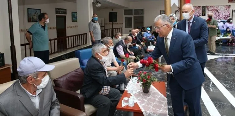 BAŞKAN BÜYÜKKILIÇ’TAN HUZUREVİ’NE BAYRAM ZİYARETİ