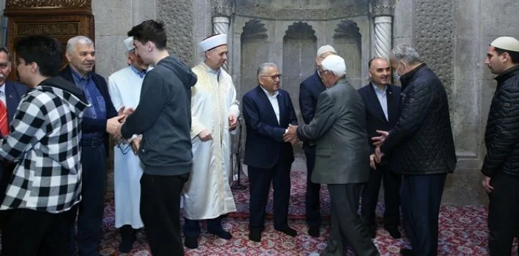 BAŞKAN BÜYÜKKILIÇ’TAN DEVLET-MİLLET İLE İÇ İÇE BAYRAM KUTLAMASI