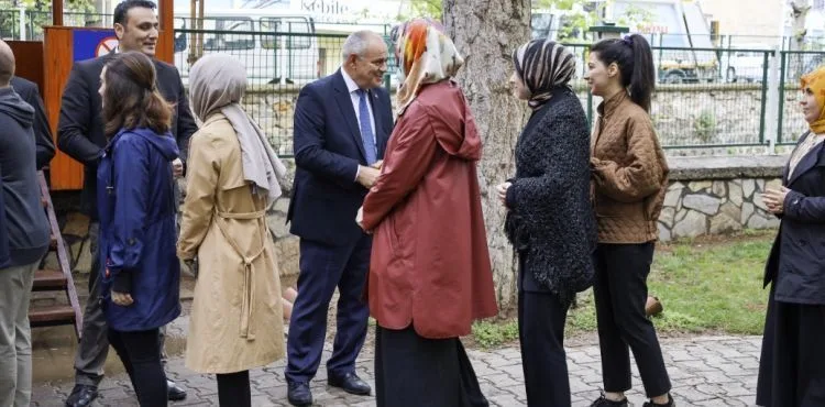 BAŞKAN ÖZTÜRK BELEDİYE PERSONELLERİ İLE BAYRAMLAŞTI