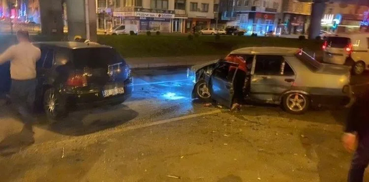 İki araç çarpıştı: 2’si ağır 4 yaralı