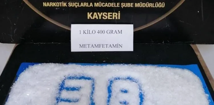 Emniyet kemeri tertibatı içerisinden 1 kilo 400 gram uyuşturucu çıktı