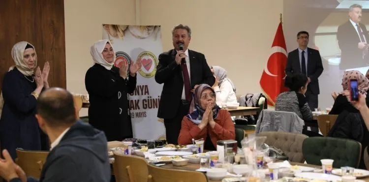ÇÖLYAK HASTALARI MELİKGAZİ’NİN FARKINDALIK YEMEĞİNDE BİR ARAYA GELDİLER