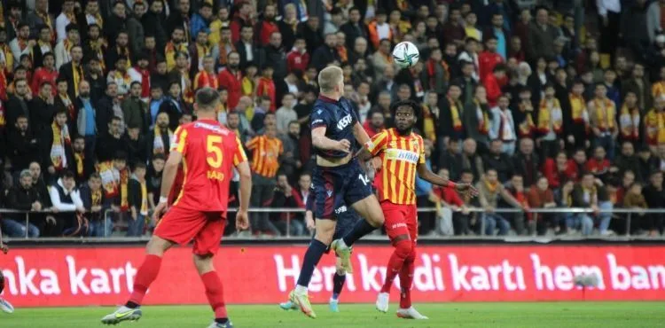Kayserispor, lig şampiyonu Trabzonspor'u eleyerek kupada ilk finalist oldu