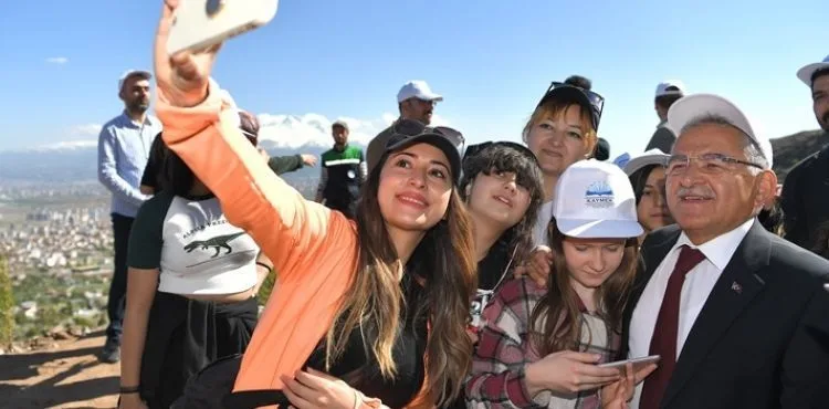 BAŞKAN BÜYÜKKILIÇ: “FİDANLAR DA GENÇLERİMİZ DE ÜLKEMİZİN GELECEĞİ”