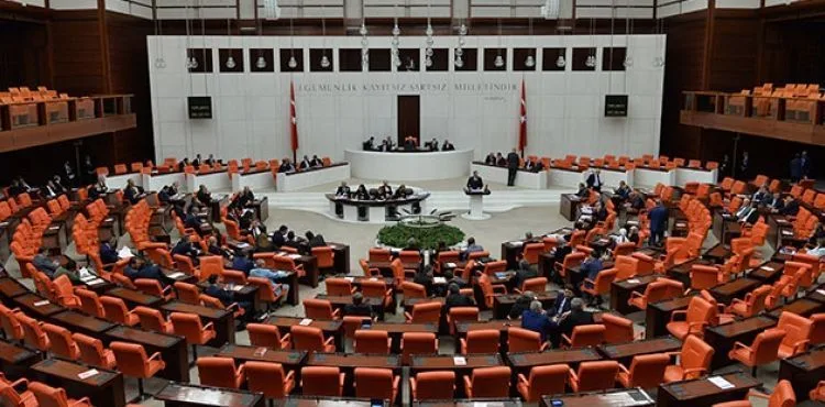 Kadına karşı şiddette cezaları arttıran kanun teklifi TBMM'de kabul edildi