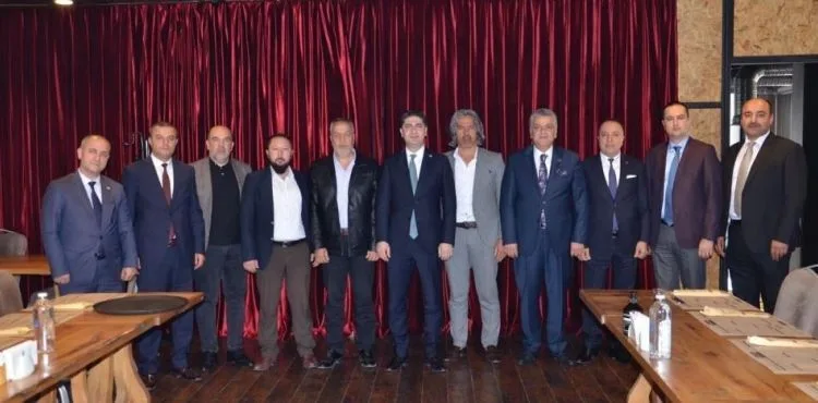 Özdemir, Doğu Türkistan davasının temsilcileri ile bir araya geldi
