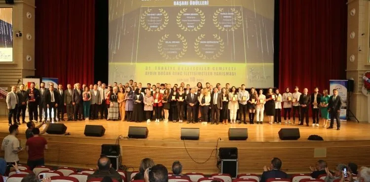 2021’in en iyileri ödüllerini aldı!