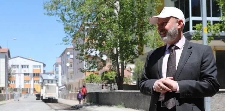 BAŞKAN ÇOLAKBAYRAKDAR, “TURGUTREİS MAHALLESİ’Nİ DE YENİLİYORUZ”