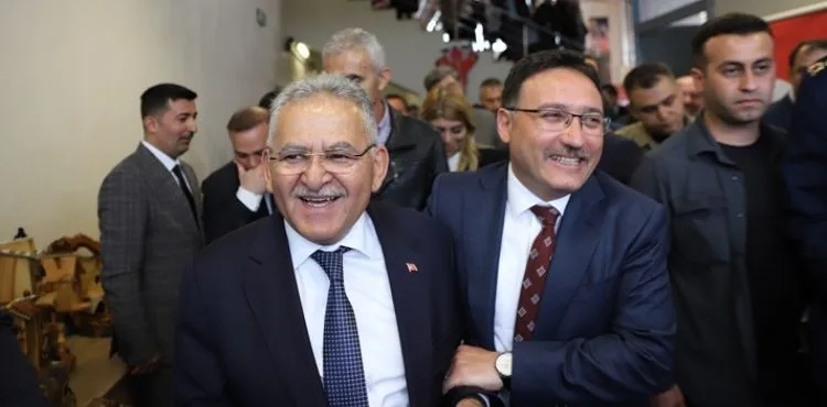 BAŞKAN BÜYÜKKILIÇ, VALİ ÇİÇEK İLE 19 MAYIS KUTLAMALARINA KATILDI