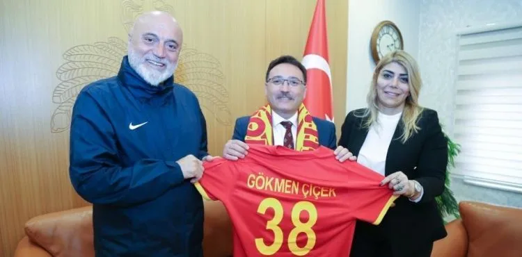 Kayseri Valisi'ne Kayserispor forması