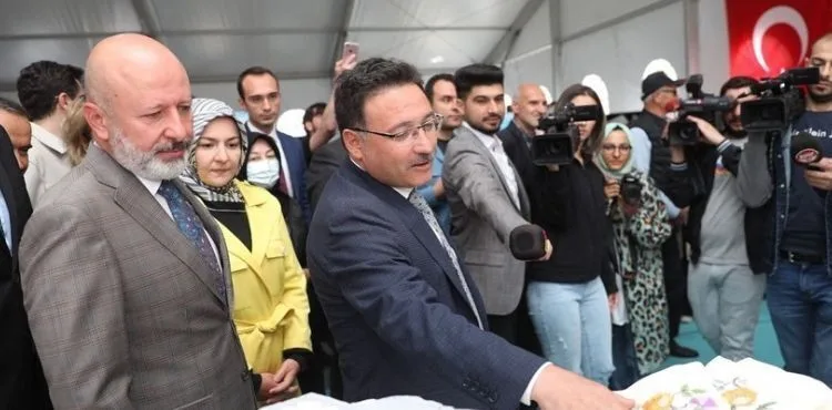 KOCASİNAN AKADEMİ’DEN GÖZ KAMAŞTIRAN YIL SONU SERGİSİ AÇILDI