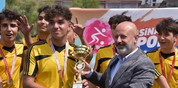 KOCASİNAN İMZALI SPOR FESTİVALİ’NDE ÖDÜLLER SAHİPLERİNİ BULDU
