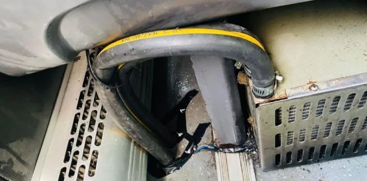 Minibüsün buhar borusu delindi: 4 yaralı
