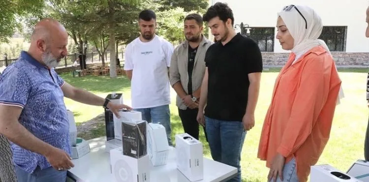 BAŞKAN ÇOLAKBAYRAKDAR’DAN YERLİ VE MİLLİ ÜRETİM İÇİN GENÇLERE TAM DESTEK